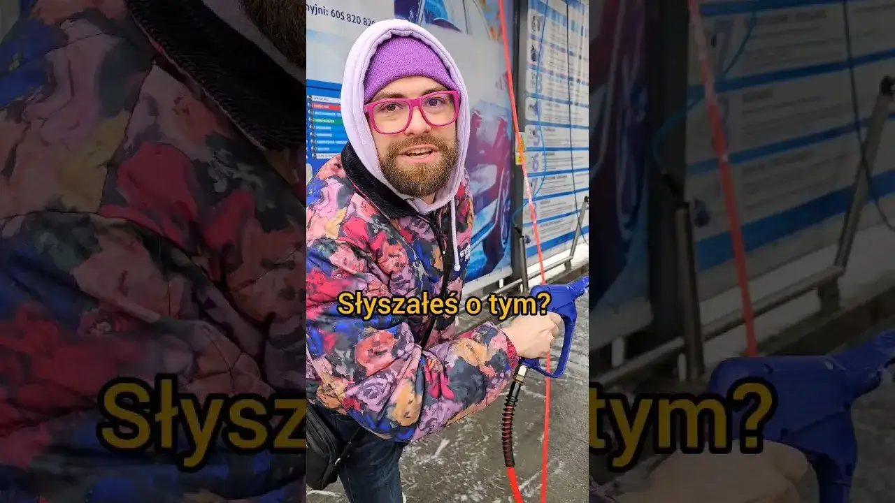 Jak umyć samochód na myjni za darmo i nie przepłacać za usługi