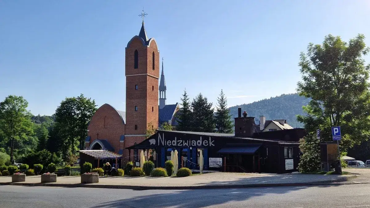 Gdzie zjeść w Ustrzykach Dolnych? Odkryj najlepsze restauracje