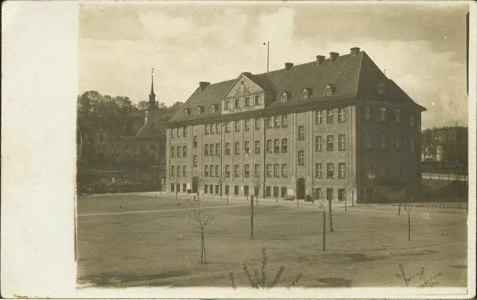 Kiedy wprowadzono gimnazja w Polsce i dlaczego je zlikwidowano? Historia reformy edukacji