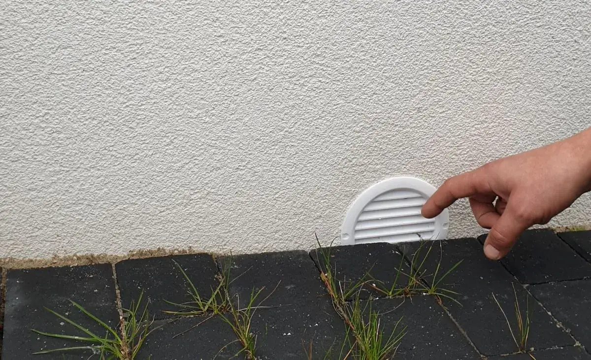 Czerpnia do kominka: jak prawidłowo zamontować i dlaczego warto