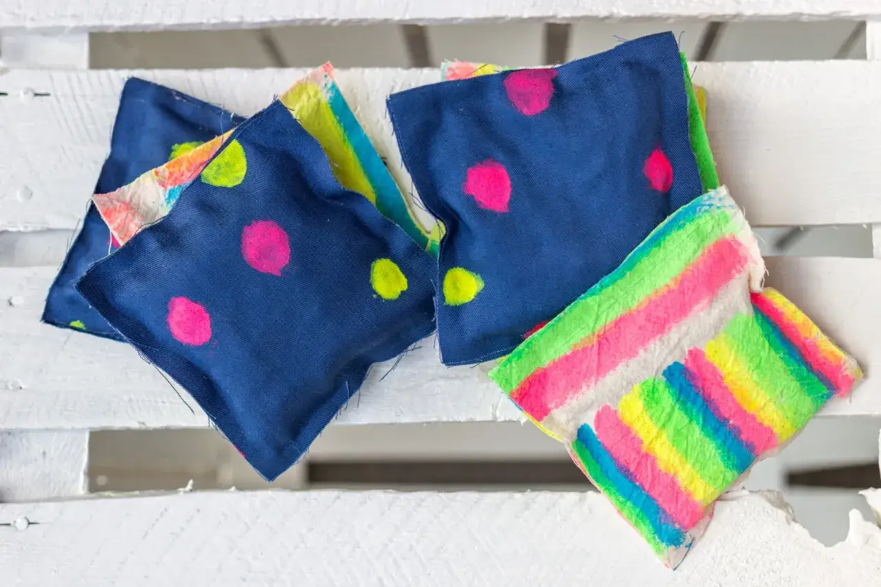 Jak łatwo zrobić woreczki sensoryczne w domu – krok po kroku