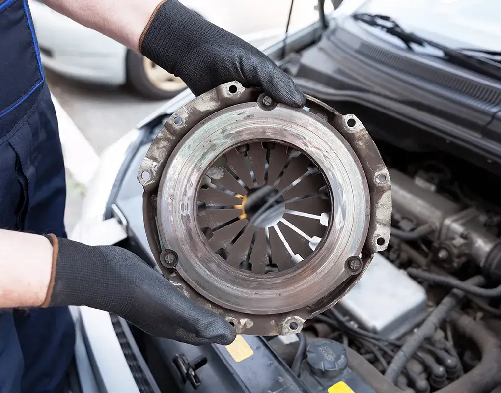 Ile trwa wymiana sprzęgła? Sprawdź, by uniknąć niepotrzebnych kosztów