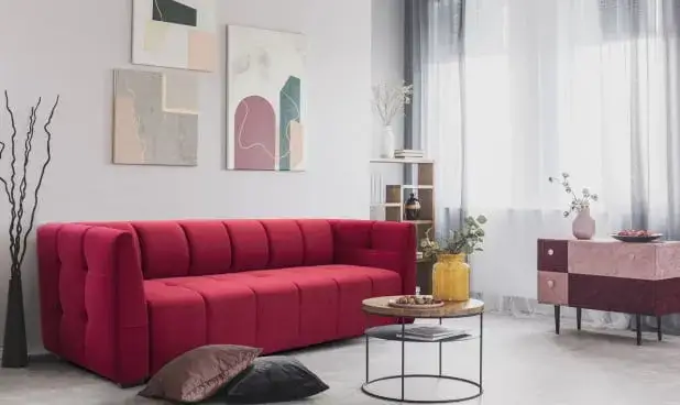 Czerwona kanapa jakie ściany? Idealne kolory, które zaskoczą każdego