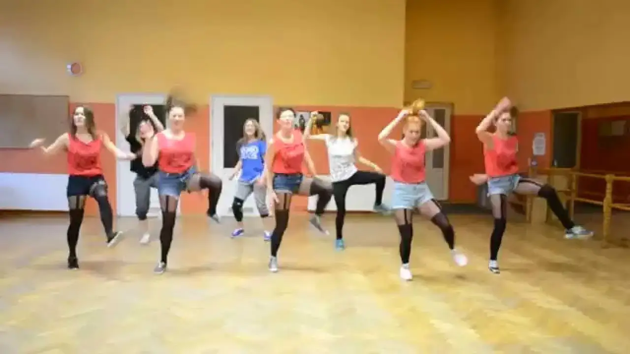 Gdzie znaleźć podkład muzyczny do ruda tańczy jak szalona i bawić się świetnie