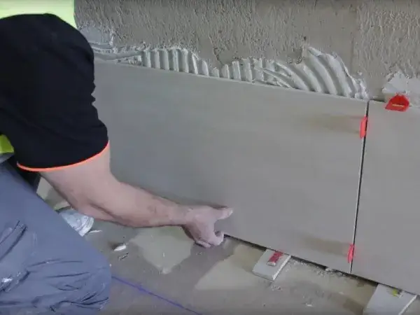 Jak kłaść gres na ścianę - proste sztuczki dla perfekcyjnego efektu