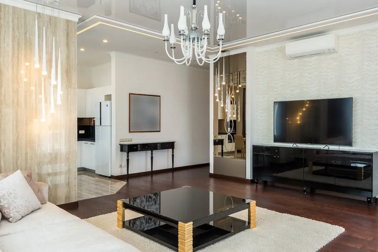 Jak ukryć klimatyzator w salonie? 8 skutecznych sposobów na estetyczne wnętrze