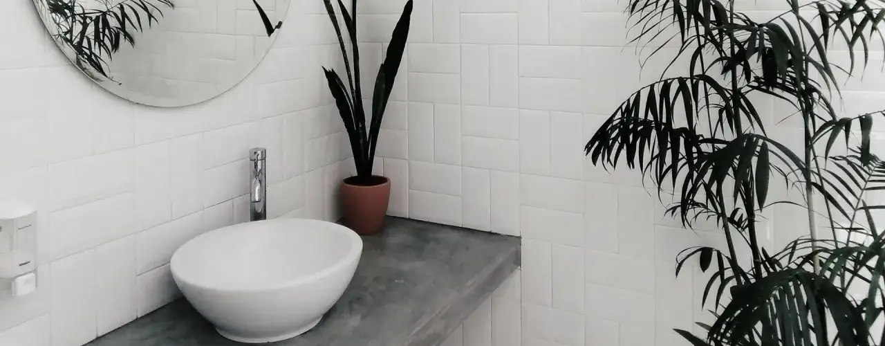 Jak pomalować kafelki łazienkowe i uniknąć najczęstszych błędów