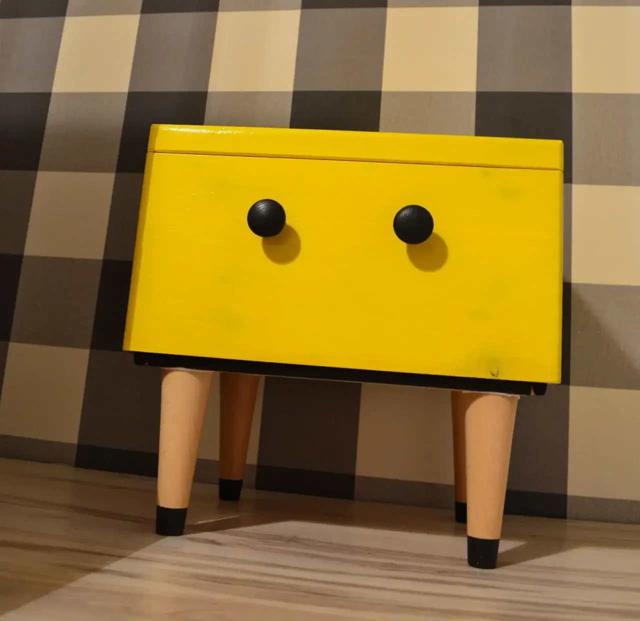 Jak zrobić szafkę nocną samodzielnie? Proste kroki i niezbędne materiały