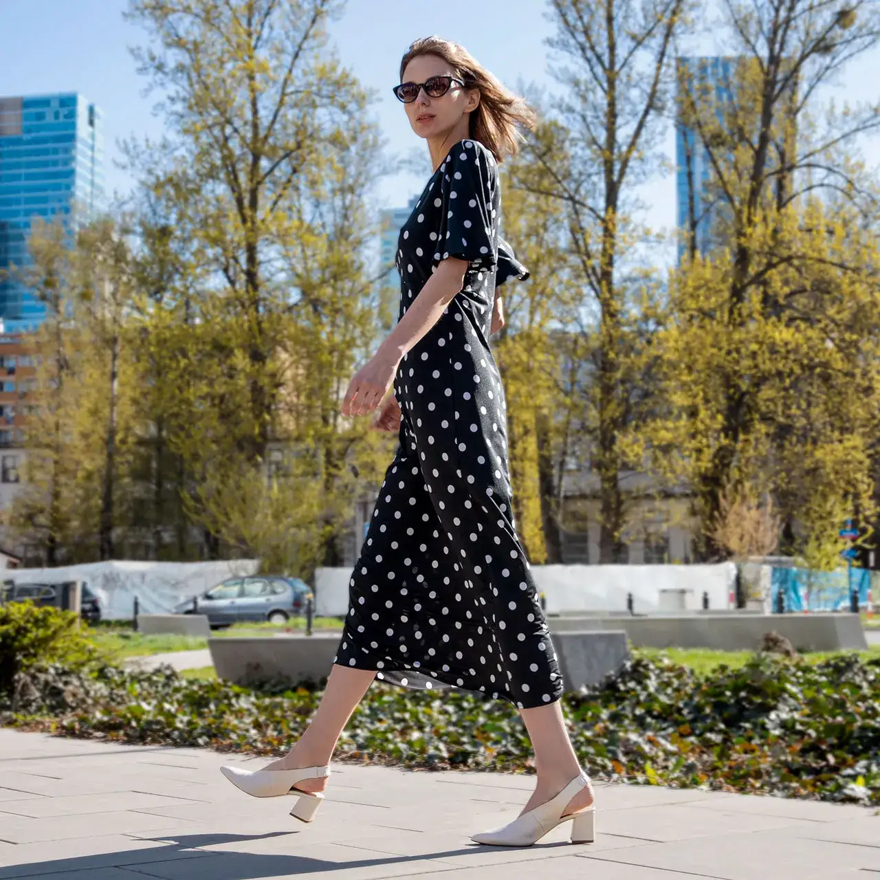 Jakie buty do letniej sukienki? Oto najmodniejsze i wygodne propozycje