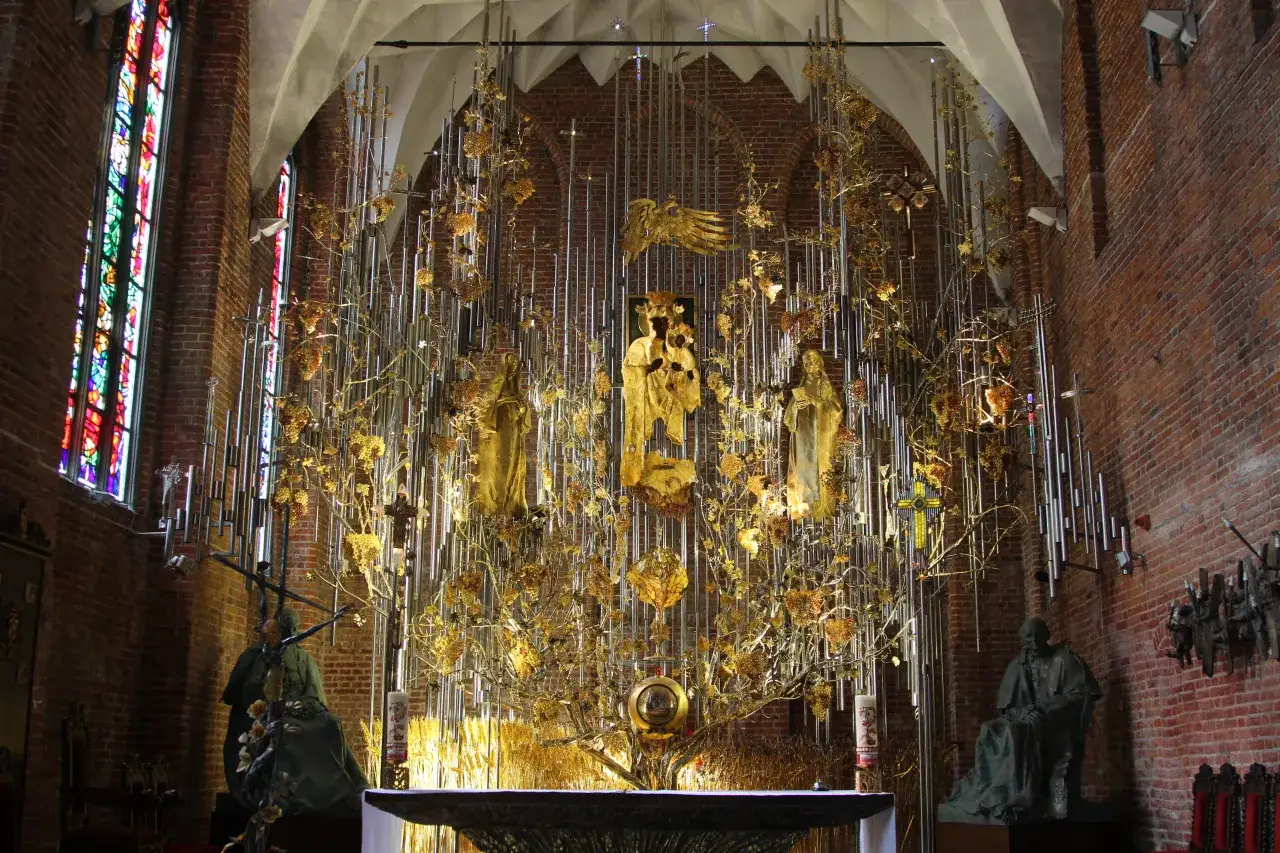 Bursztynowy ołtarz ile kosztował? Zaskakujące fakty o jego wartości