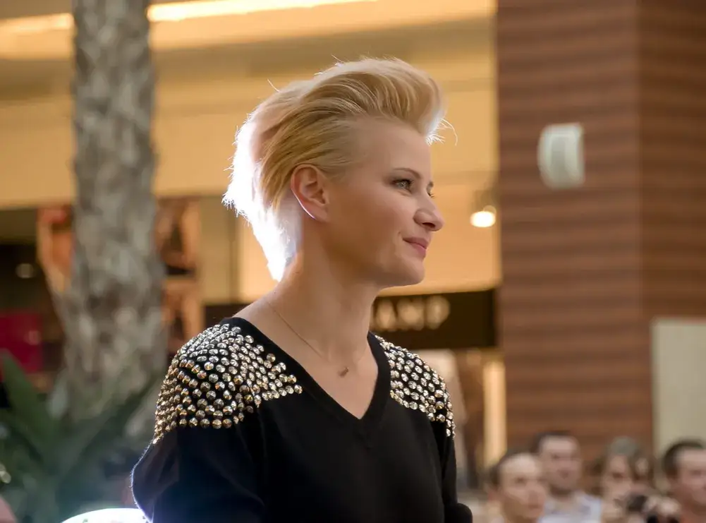 Jak obciąć fryzurę na wzór Kożuchowskiej: instrukcja krok po kroku