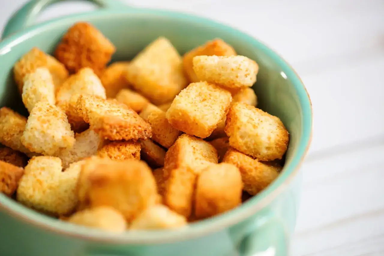 Do jakiej zupy pasują grzanki? Odkryj najlepsze połączenia smakowe