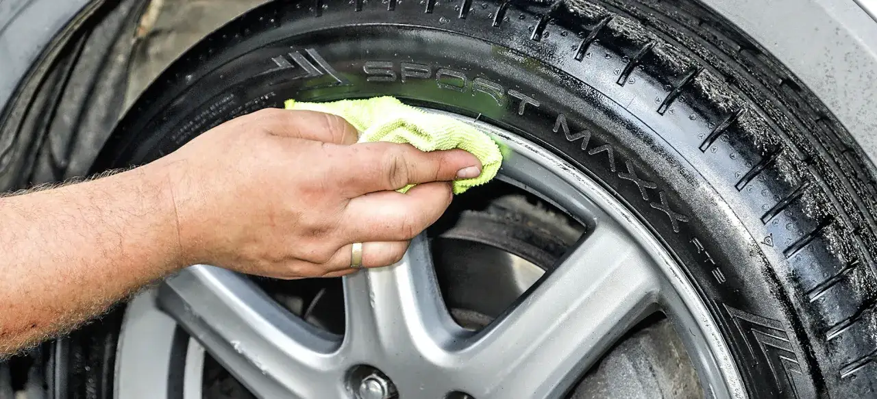 Jak skutecznie myć felgi samochodowe i uniknąć trwałych uszkodzeń