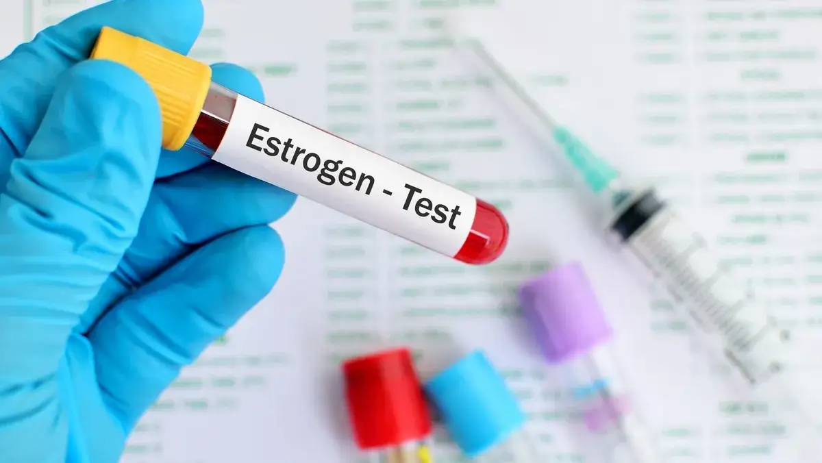 Niedobór estrogenu objawy: jak rozpoznać i uniknąć problemów zdrowotnych