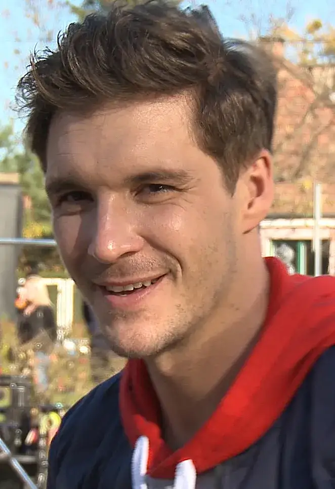 Z kim jest Mikołaj Roznerski? Nowa miłość aktora zaskoczyła fanów