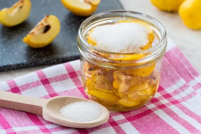 Jak przygotować pigwę do herbaty i wzbogacić jej smak oraz zdrowie