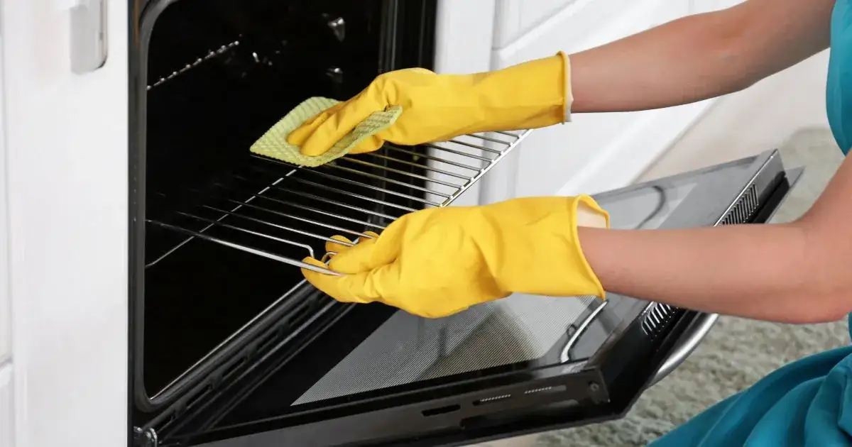 Jak wyczyścić kratkę od piekarnika skutecznie i bez wysiłku