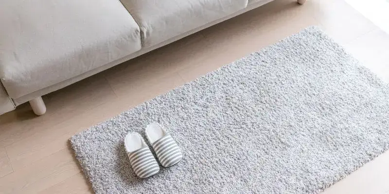 Dywan na którym nie widać brudu – wybór idealnego rozwiązania do domu