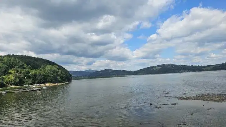 Najlepsze trasy rowerowe wokół jeziora rożnowskiego, które musisz znać