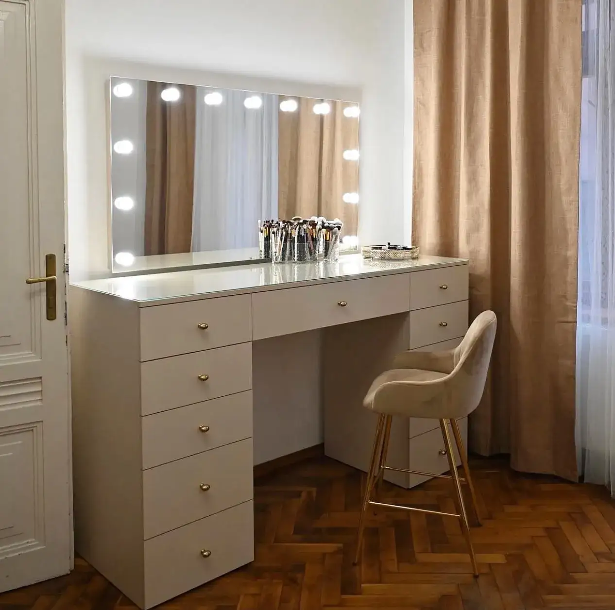 Jakie lustro do makijażu wybrać, aby uniknąć błędów w aplikacji?