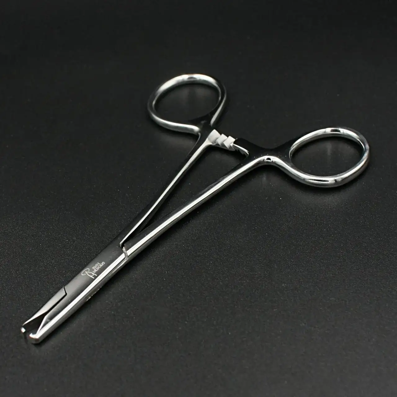 Gdzie kupić szczypce do piercingu? Najlepsze sklepy i porady wyboru