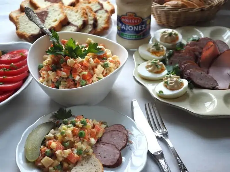 Jak się robi sałatkę jarzynową – prosty przepis na smaczną sałatkę