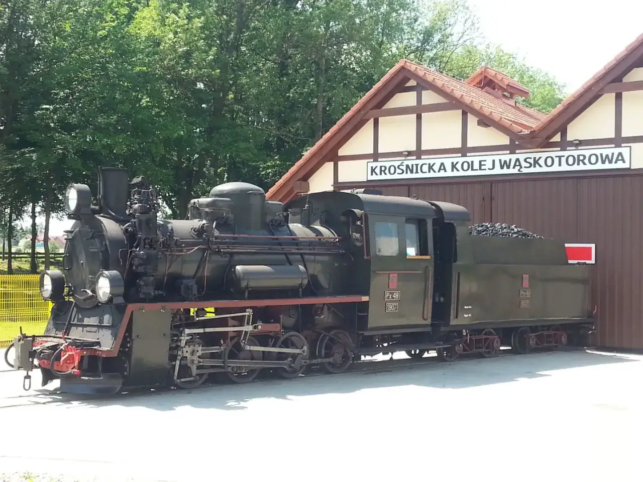 Kolej wąskotorowa Dolny Śląsk - odkryj fascynującą podróż i atrakcje