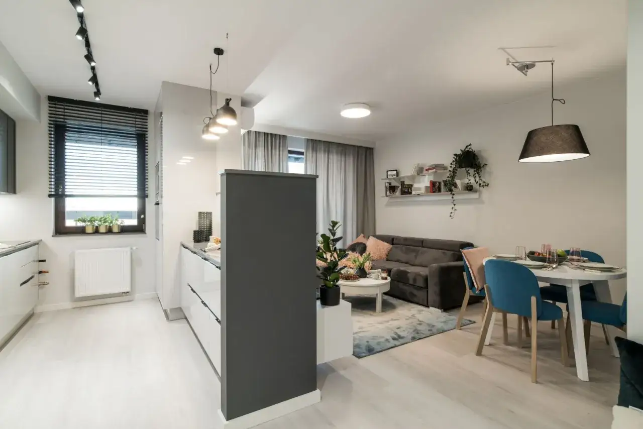 Jak skutecznie oddzielić kuchnię od przedpokoju – praktyczne i stylowe rozwiązania