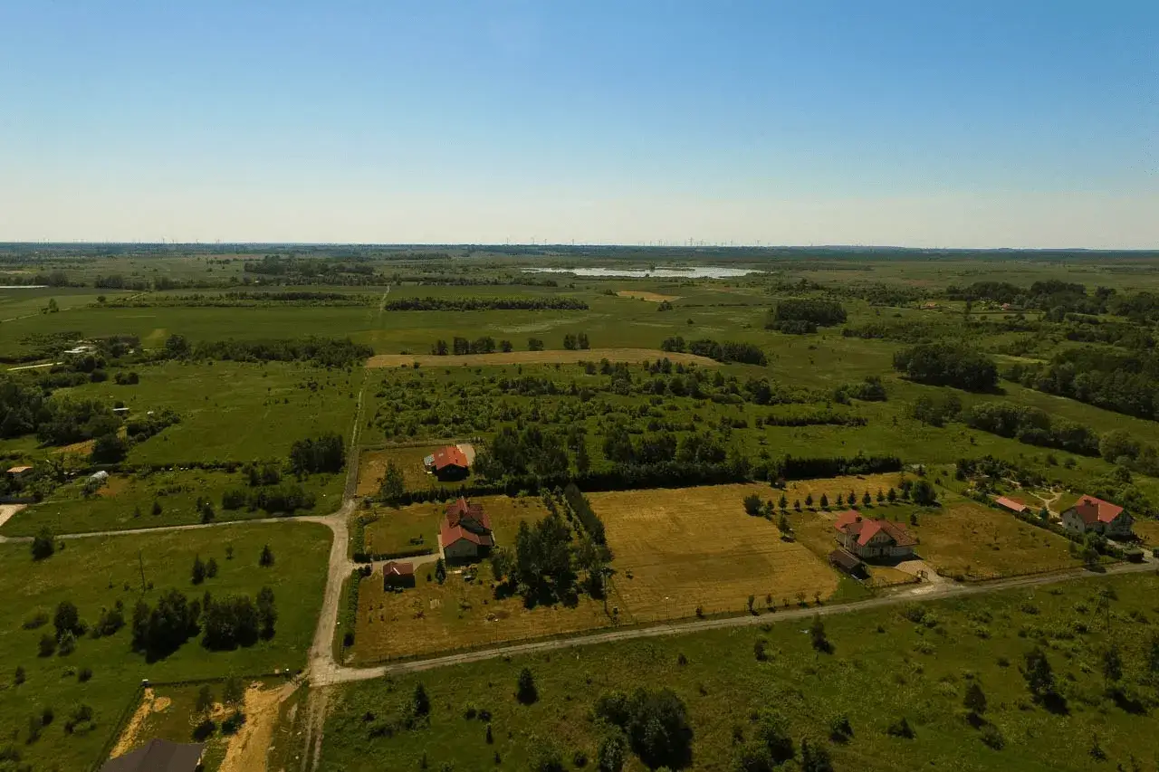 Czy warto inwestować w ziemię? Odkryj prawdziwe korzyści i ryzyka
