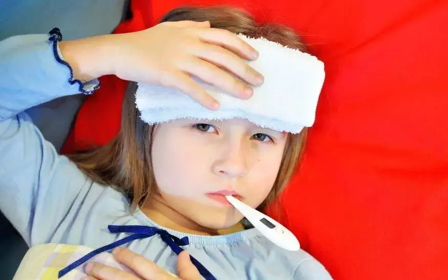 Kiedy gorączka u dziecka wymaga wizyty u lekarza? Ważne objawy