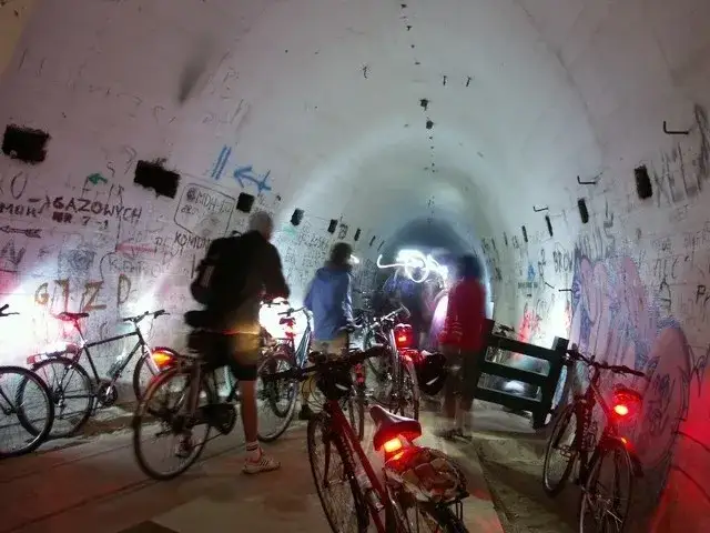 Podziemna trasa rowerowa: nietypowe atrakcje i praktyczne porady dla rowerzystów