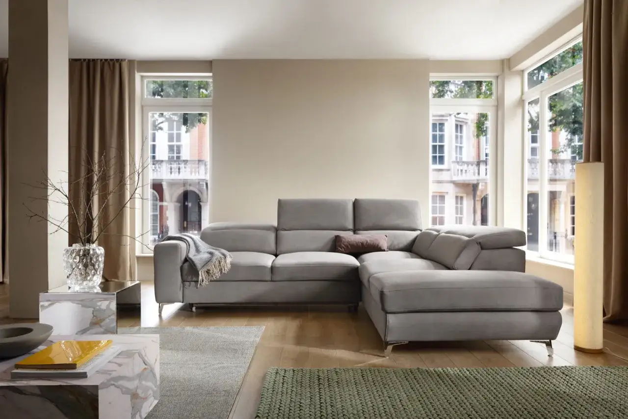 Jak ustawić narożnik w salonie: 5 tricków na idealną aranżację przestrzeni