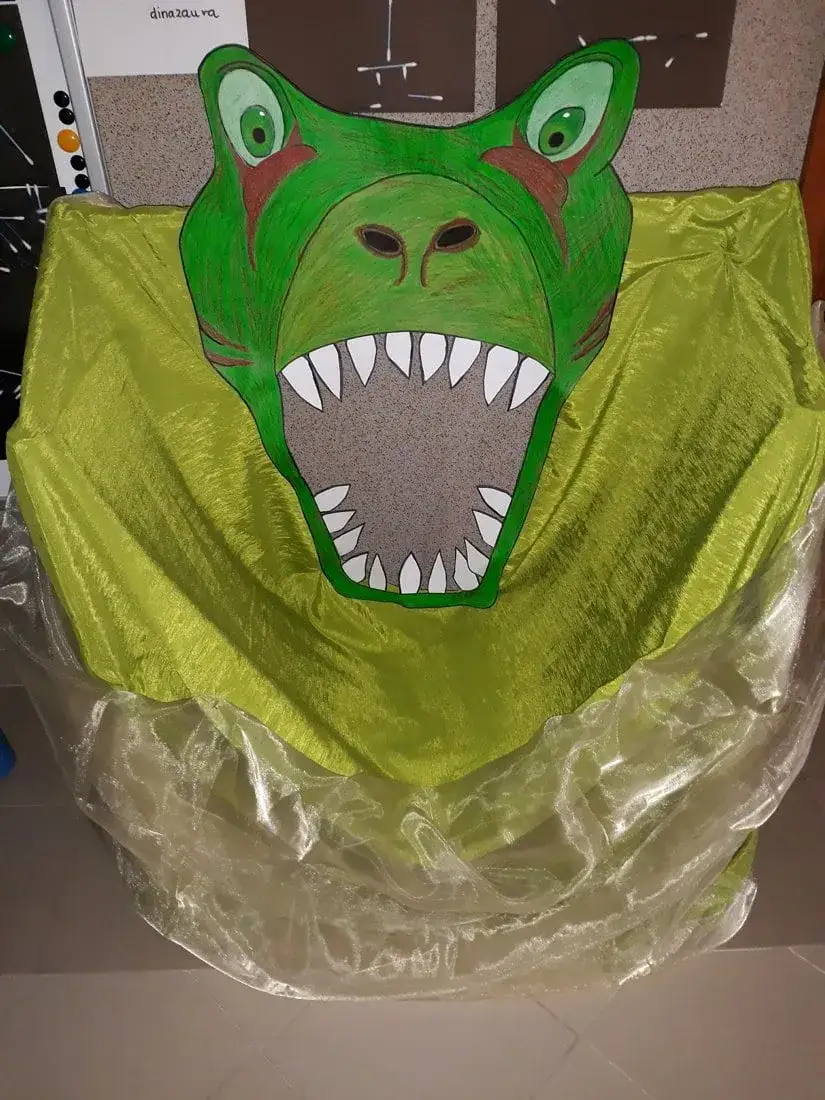 Magiczny dinozaur z kartonu krok po kroku. Łatwy sposób dla każdego