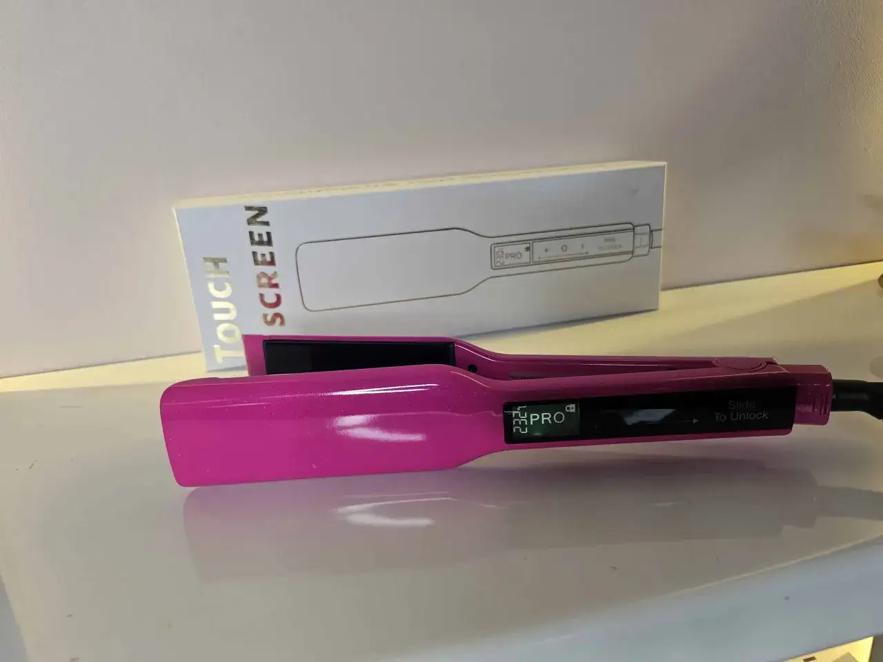 Prostownica tytanowa czy ceramiczna? Ekspert radzi, co wybrać!