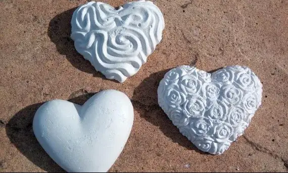 Jak zrobić formę z gipsu - proste kroki, by uniknąć błędów w odlewie