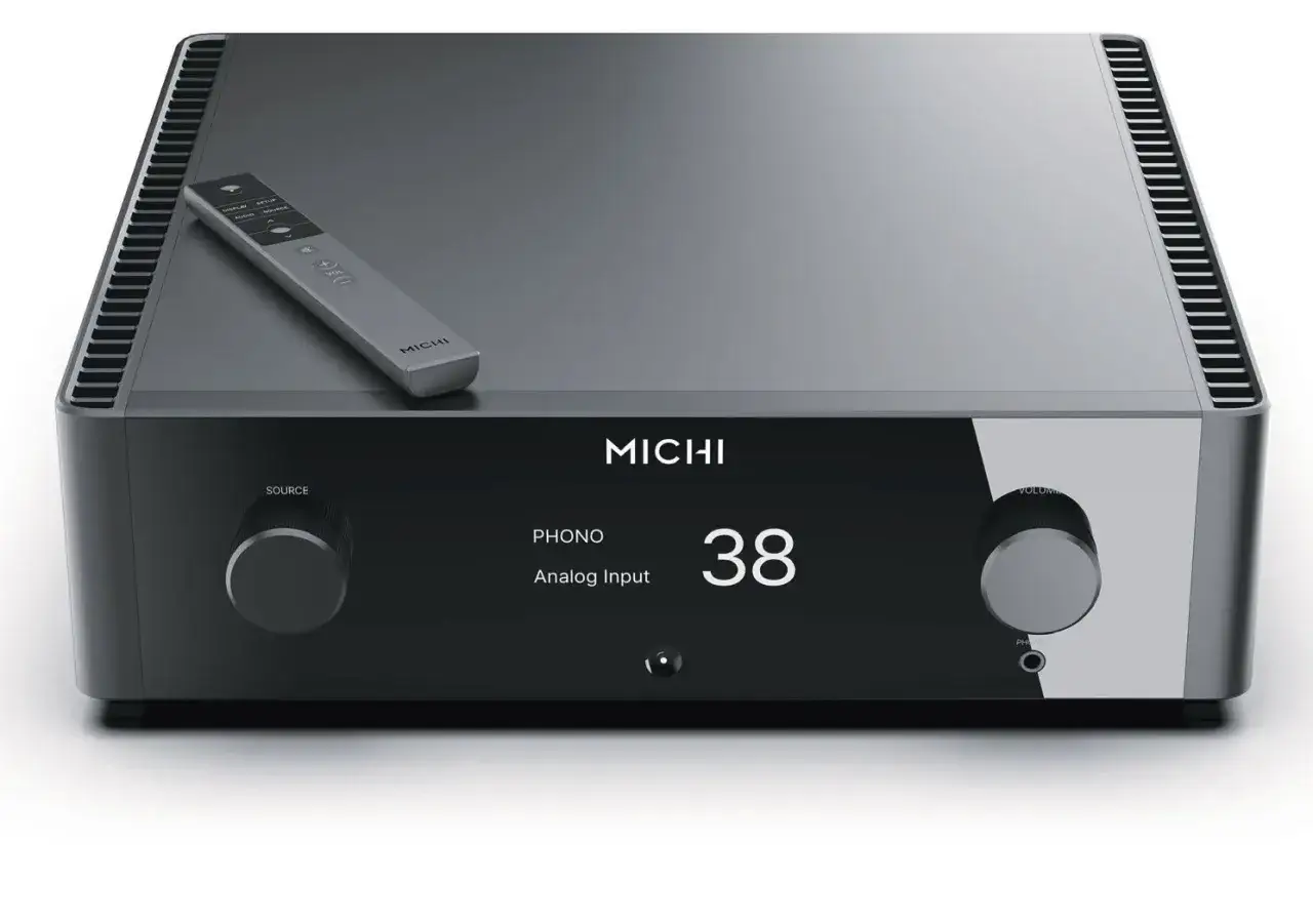 Elegancki wzmacniacz Rotel Michi X3 z pilotem. Wyświetlacz pokazuje "PHONO Analog Input 38".