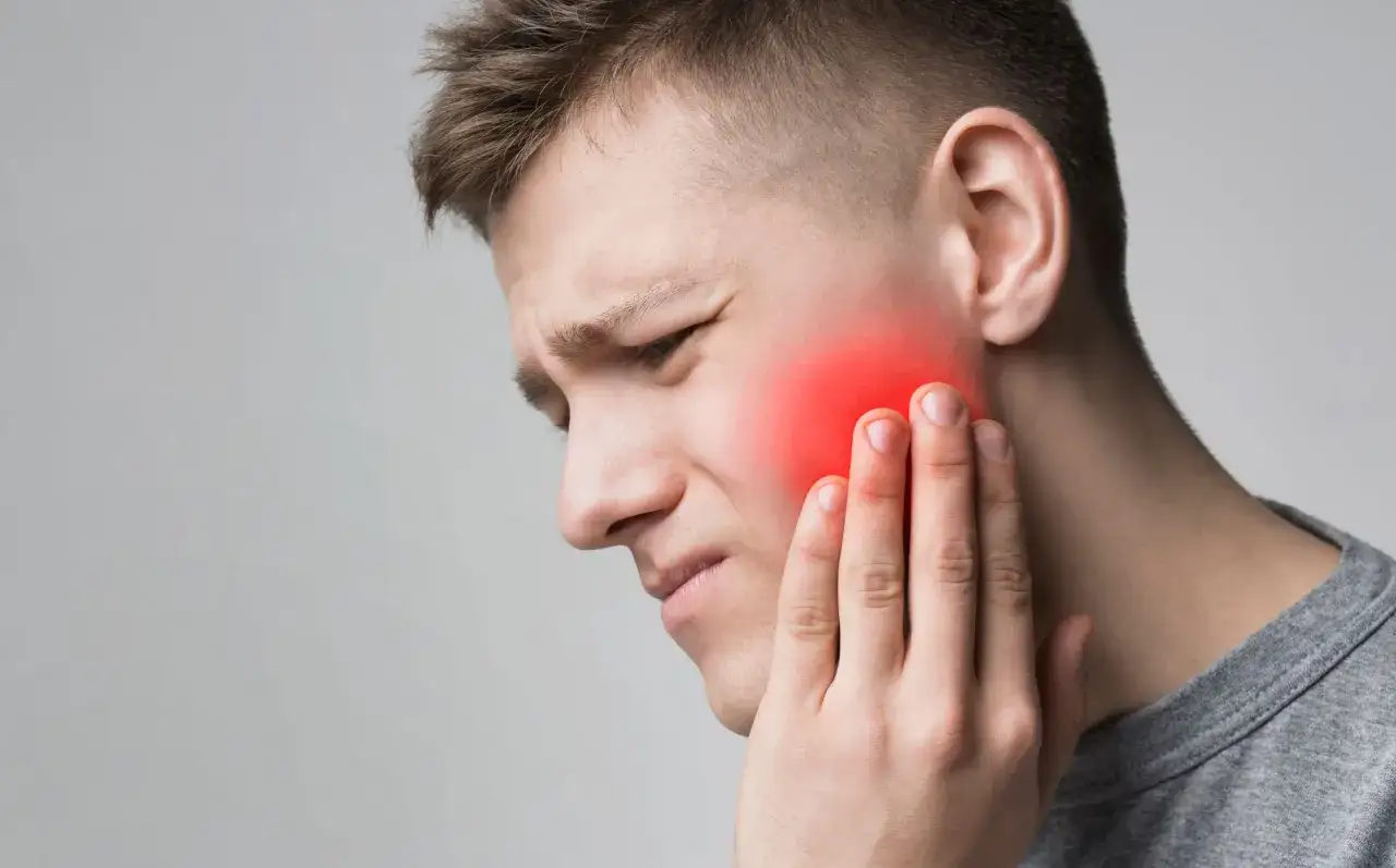 Pilny ból zęba? To może być zapalenie okostnej! Objawy i leczenie