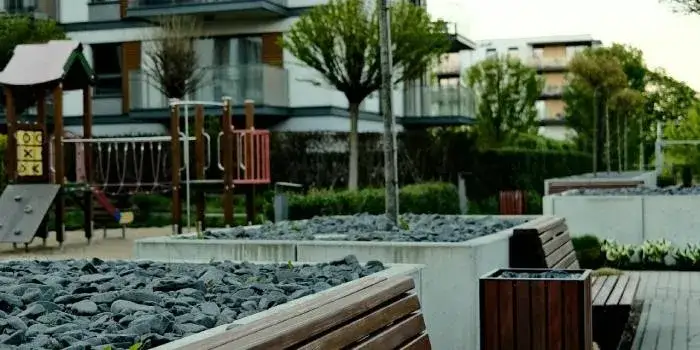 Jakie są instalacje na osiedlu i dlaczego są kluczowe dla komfortu?