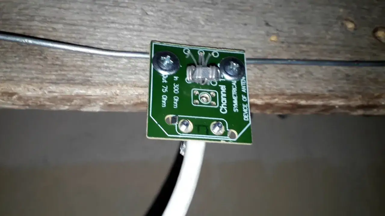 Jak podłączyć antenę do radia samochodowego - uniknij najczęstszych błędów