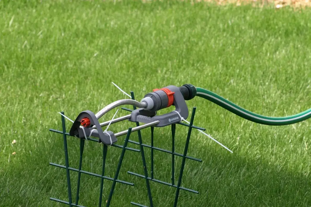 Jaki zraszacz wybrać? Poradnik eksperta: trawnik, ogród, oszczędność