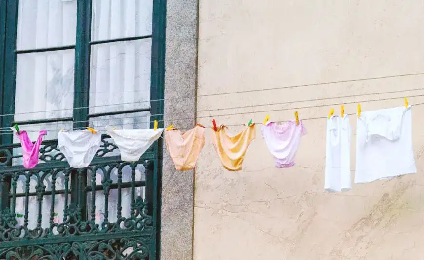 Jak prać majtki w pralce, aby uniknąć uszkodzeń tkanin?