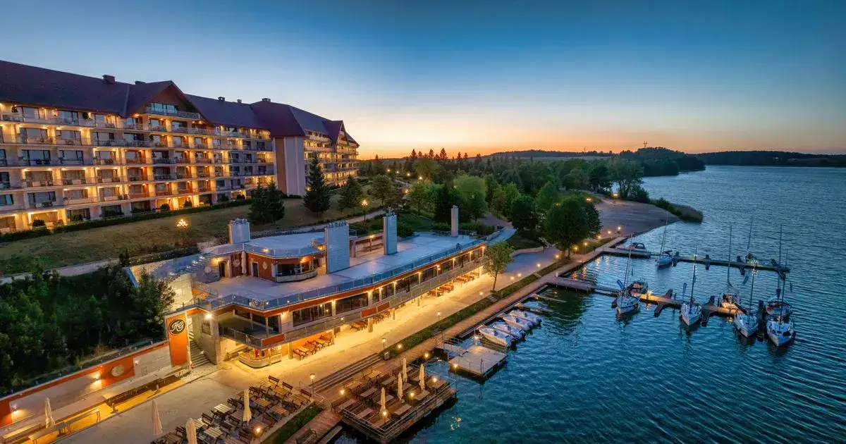 Hotel Gołębiewski Mikołajki - kiedy powstał i co go wyróżnia?