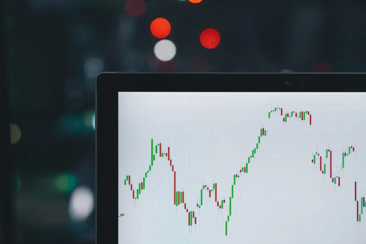 Kurs USD/JPY: Analiza, Prognozy i Czynniki Wpływające