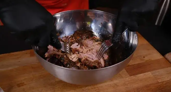 Jakie przyprawy do sosu z mięsa wieprzowego, aby wzbogacić smak?