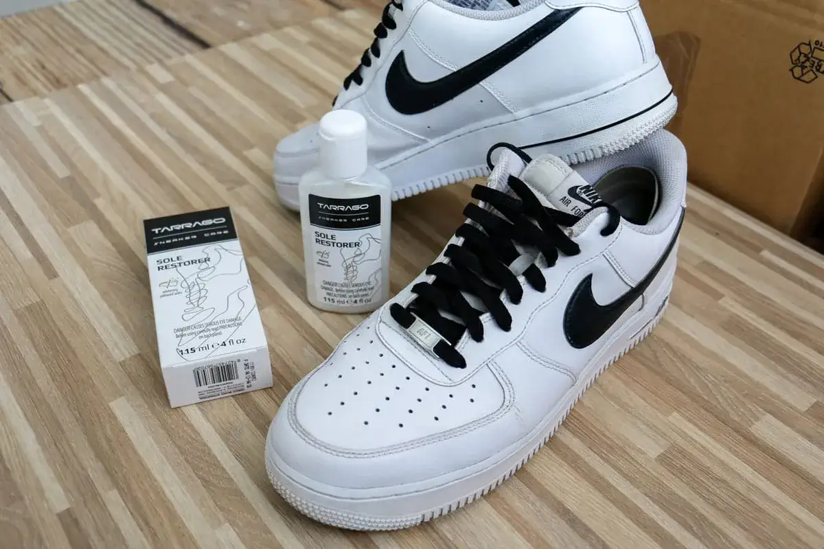 Jak skutecznie wybielić zżółknięte buty Nike Air Force i przywrócić ich blask