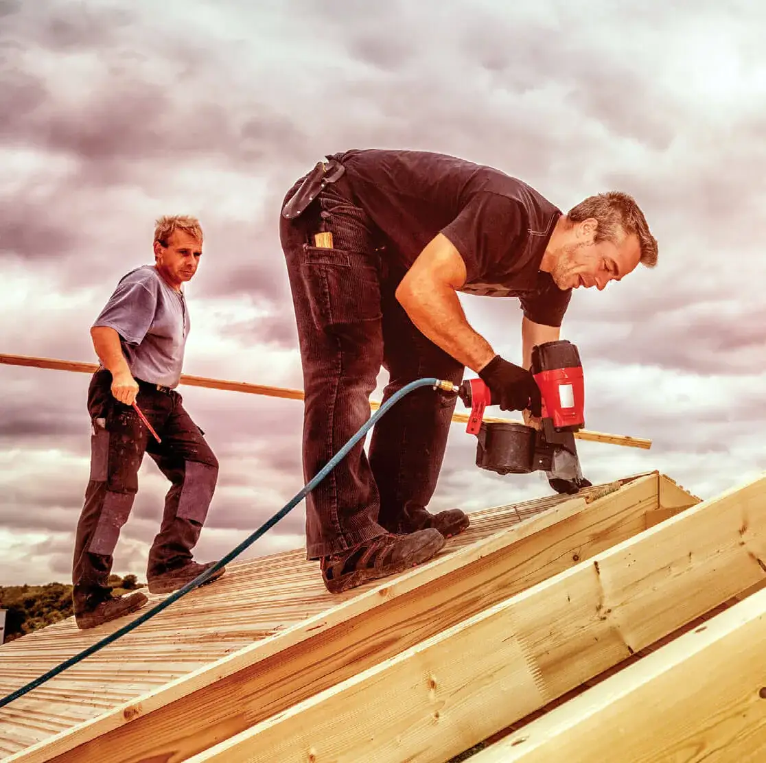 Ile bierze dekarz? Ceny usług dekarskich, które mogą zaskoczyć