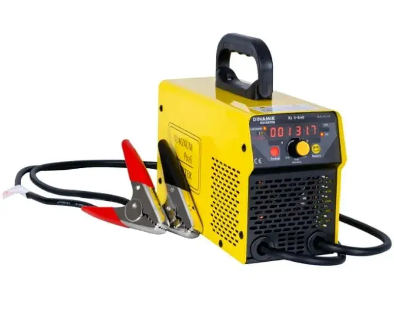 Jak wybrać prostownik do ładowania akumulatora, aby uniknąć problemów?