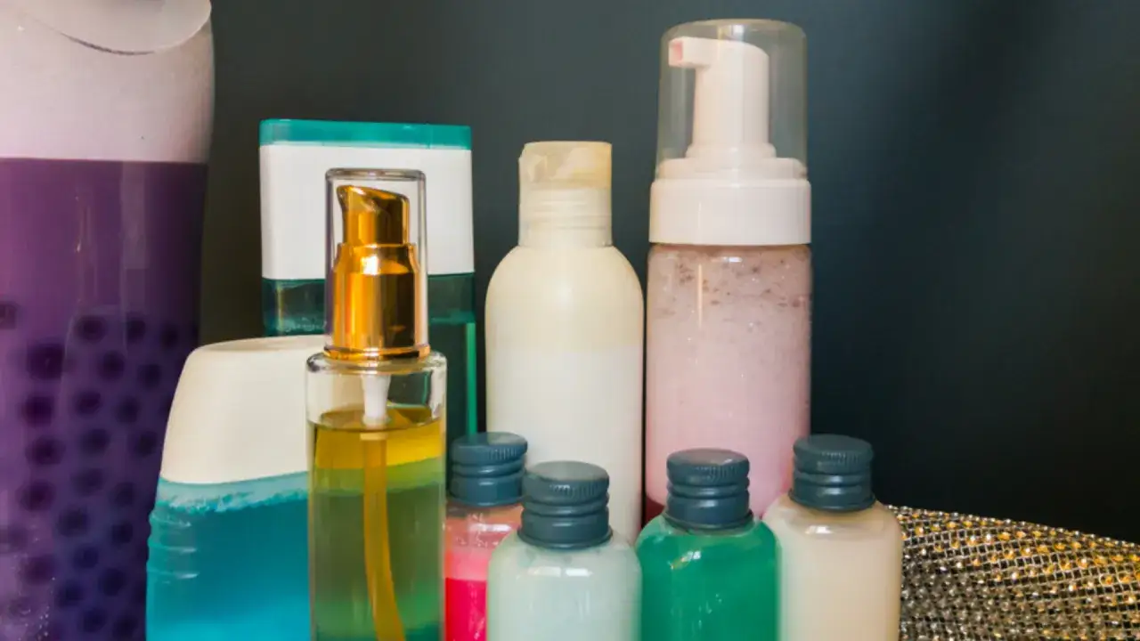Jak wyrzucać przeterminowane kosmetyki, aby nie szkodzić środowisku