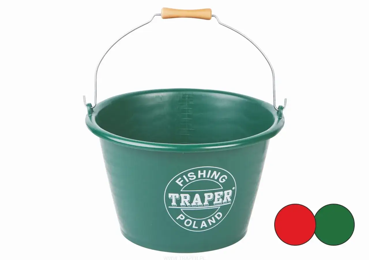 Zielone wiadro do zanęty Traper z miarką i drewnianą rączką. Idealne na wyprawy wędkarskie.
