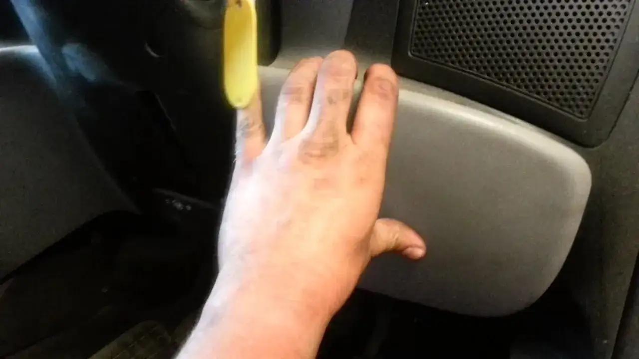 Gdzie są bezpieczniki w Fiat Doblo? Oto lokalizacje i porady